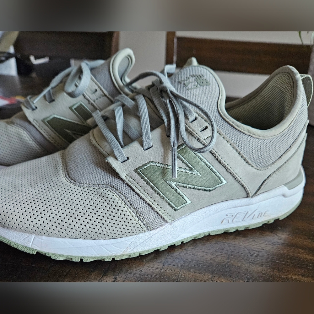 New Balance 247 sneakers